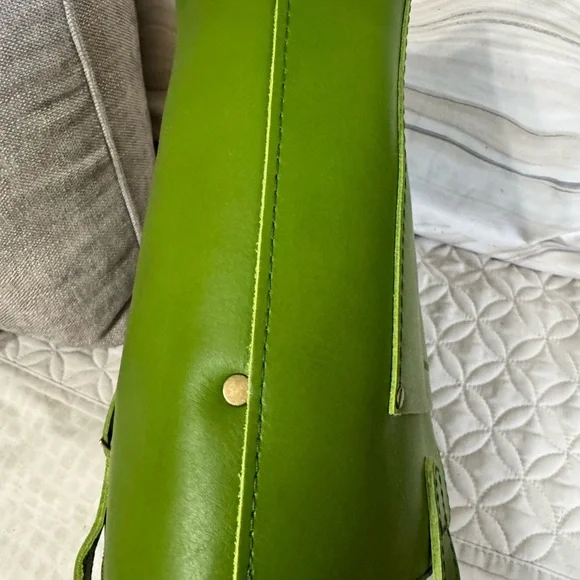 Portland Leather Goods Mini Crossbody NEW Green Apple zippered. - Picture 5 of 6